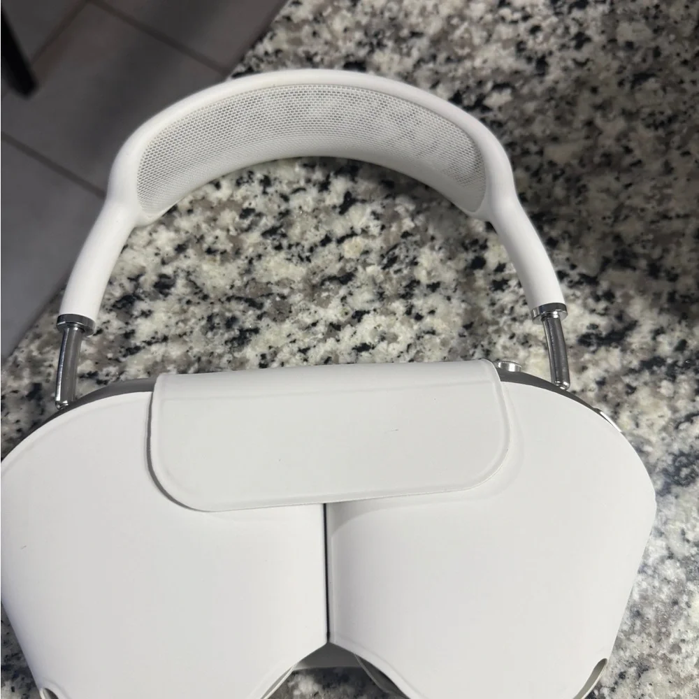 Apple White VR AR Headset with Integrated Display
